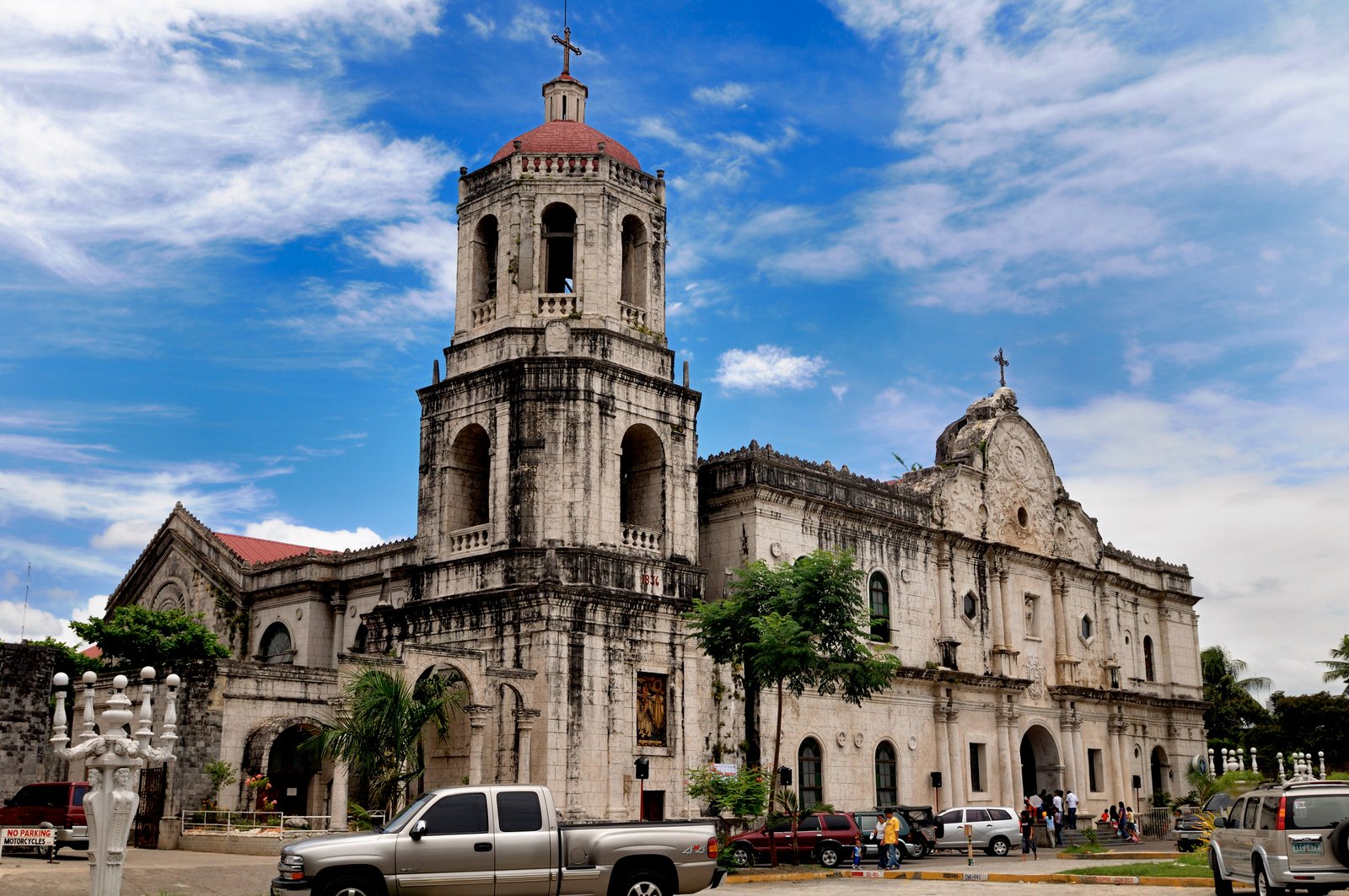Cebu Metropolitan Cathedral Church - Highland Adventure Tours